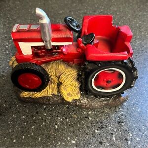 RED TRACTOR SALT AND PEPPER SHAKER HOLDER *SHAKERS NOT INCLUDED*